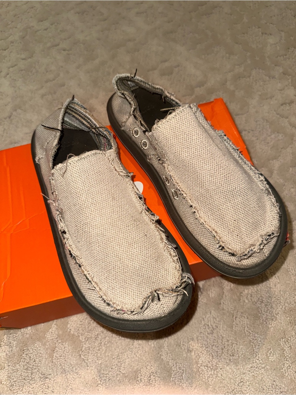 Sanuk Men’s Slip-On Canvas Shoes in Beige with Black Sole